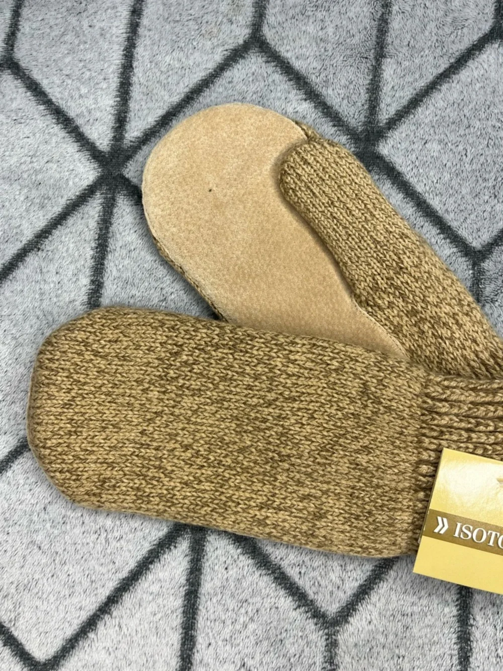 Isotoner Knit Heathered Tan Camel Mittens w Faux Fur Cuff NWT - Picture 2 of 7